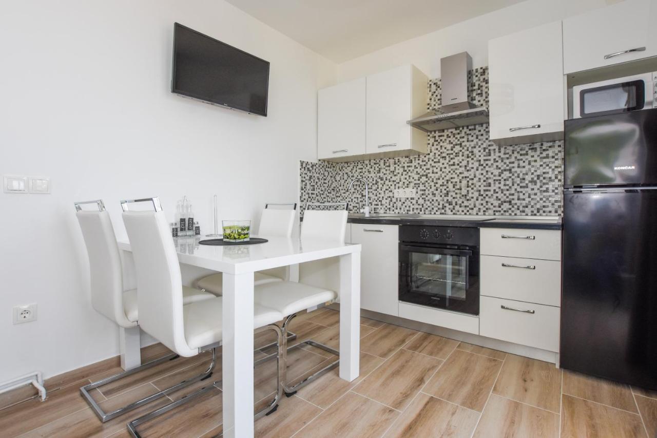 Apartmani Plazibat 만드레 외부 사진